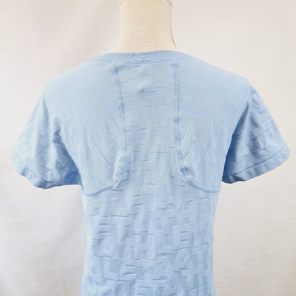 Athleta Allover Graphic Seamless Running Tee size Large - Picture 7 of 8